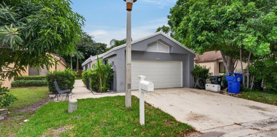 Villa ou maison à Coconut Creek, Floride 3 chambres, 133.78 m2 № 2400665