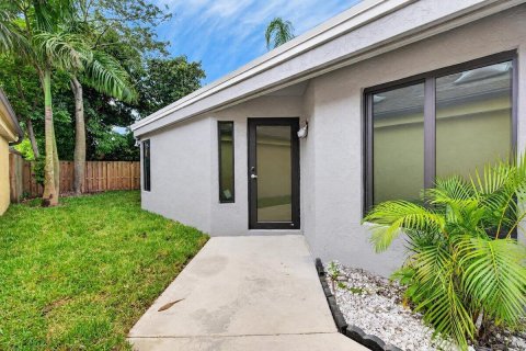 Villa ou maison à vendre à Coconut Creek, Floride: 3 chambres, 133.78 m2 № 2400665 - photo 2