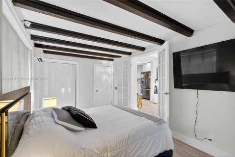 House in North Miami, Florida 3 bedrooms, 121.14 sq.m. № 1964374 - photo 24