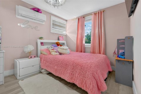 House in North Miami, Florida 3 bedrooms, 121.14 sq.m. № 1964374 - photo 29