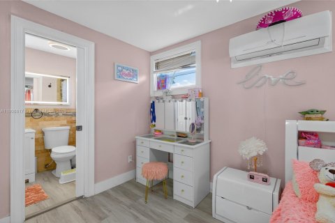 House in North Miami, Florida 3 bedrooms, 121.14 sq.m. № 1964374 - photo 30