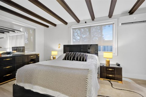 House in North Miami, Florida 3 bedrooms, 121.14 sq.m. № 1964374 - photo 23