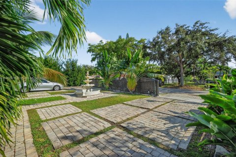 House in North Miami, Florida 3 bedrooms, 121.14 sq.m. № 1964374 - photo 8