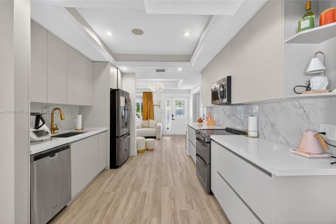 House in North Miami, Florida 3 bedrooms, 121.14 sq.m. № 1964374 - photo 13