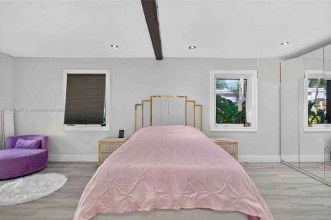 House in North Miami, Florida 3 bedrooms, 121.14 sq.m. № 1964374 - photo 17