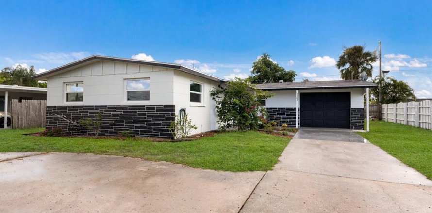 House in Bradenton, Florida 2 bedrooms, 86.12 sq.m. № 1894739