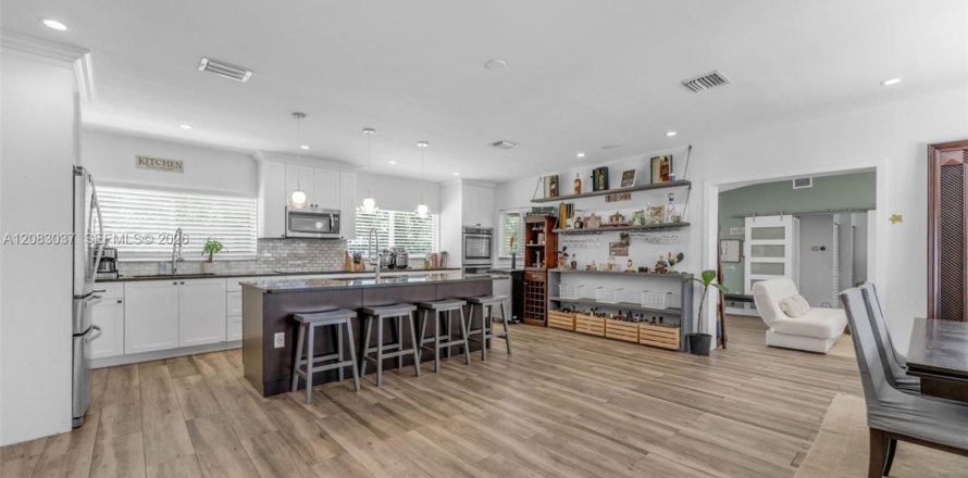 Villa ou maison à Miami, Floride 4 chambres, 181.81 m2 № 2350956