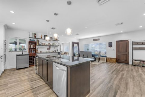 Villa ou maison à louer à Miami, Floride: 4 chambres, 181.81 m2 № 2350956 - photo 4