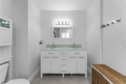 Villa ou maison à louer à Miami, Floride: 4 chambres, 181.81 m2 № 2350956 - photo 12
