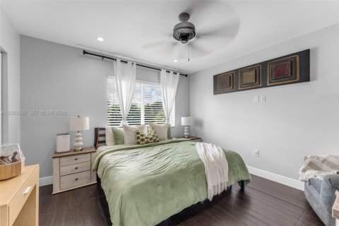 Villa ou maison à louer à Miami, Floride: 4 chambres, 181.81 m2 № 2350956 - photo 17