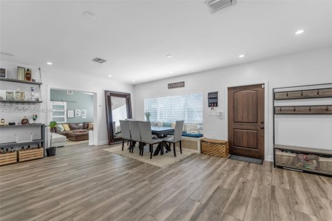 Villa ou maison à louer à Miami, Floride: 4 chambres, 181.81 m2 № 2350956 - photo 5