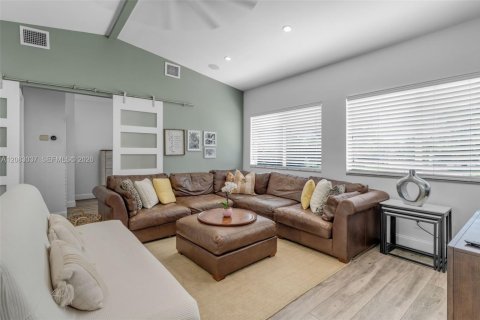 Villa ou maison à louer à Miami, Floride: 4 chambres, 181.81 m2 № 2350956 - photo 6