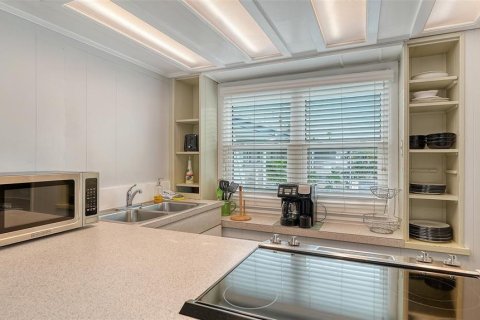 Condo in Longboat Key, Florida, 1 bedroom  № 2333900 - photo 12