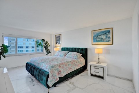 Condo in Lauderdale-by-the-Sea, Florida, 2 bedrooms  № 2361659 - photo 30