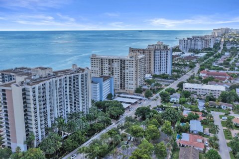 Condo in Lauderdale-by-the-Sea, Florida, 2 bedrooms  № 2361659 - photo 2