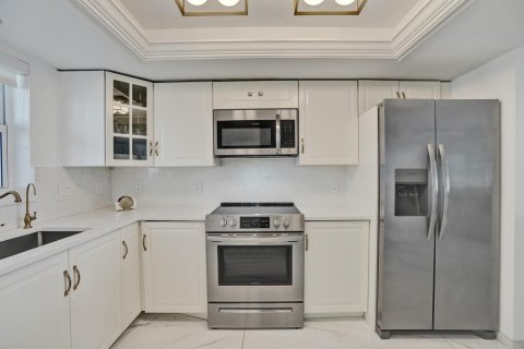 Condo in Lauderdale-by-the-Sea, Florida, 2 bedrooms  № 2361659 - photo 14