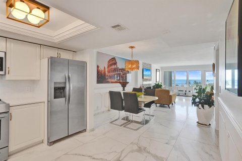 Condo in Lauderdale-by-the-Sea, Florida, 2 bedrooms  № 2361659 - photo 15