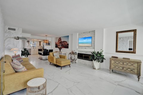 Condo in Lauderdale-by-the-Sea, Florida, 2 bedrooms  № 2361659 - photo 24