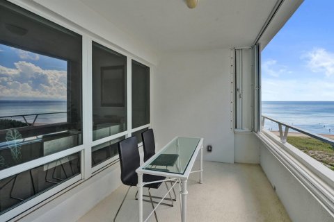 Condo in Lauderdale-by-the-Sea, Florida, 2 bedrooms  № 2361659 - photo 11