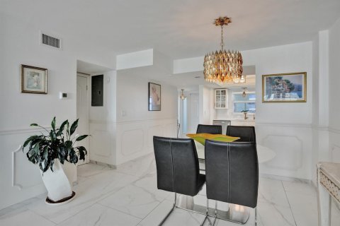 Condo in Lauderdale-by-the-Sea, Florida, 2 bedrooms  № 2361659 - photo 19