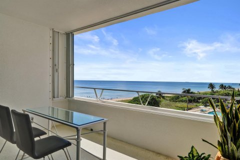 Condo in Lauderdale-by-the-Sea, Florida, 2 bedrooms  № 2361659 - photo 9