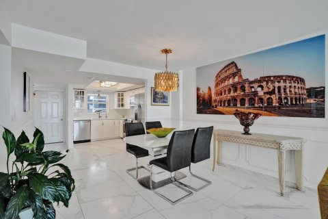 Condo in Lauderdale-by-the-Sea, Florida, 2 bedrooms  № 2361659 - photo 18