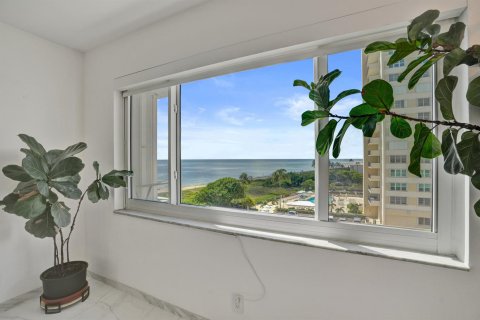Condo in Lauderdale-by-the-Sea, Florida, 2 bedrooms  № 2361659 - photo 27