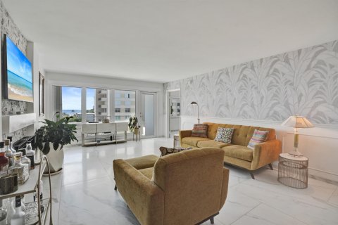 Condo in Lauderdale-by-the-Sea, Florida, 2 bedrooms  № 2361659 - photo 22