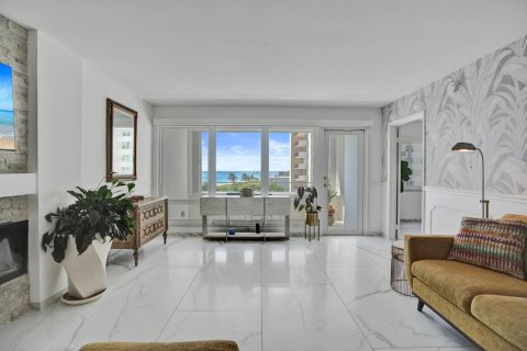 Condo in Lauderdale-by-the-Sea, Florida, 2 bedrooms  № 2361659 - photo 23
