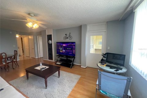 Condo in Clearwater, Florida, 1 bedroom  № 1767561 - photo 13