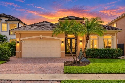 Villa ou maison à Miramar, Floride 3 chambres, 181.44 m2 № 2431492