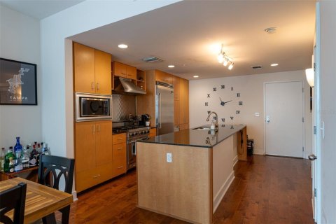 Condo in Tampa, Florida, 2 bedrooms  № 1879526 - photo 8