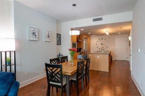 Condo in Tampa, Florida, 2 bedrooms  № 1879526 - photo 11