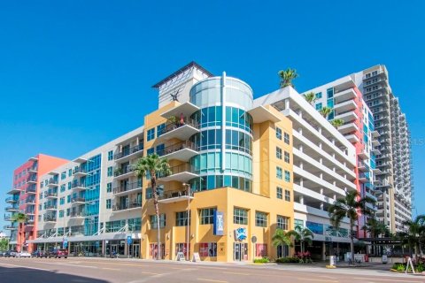 Condo in Tampa, Florida, 2 bedrooms  № 1879526 - photo 1