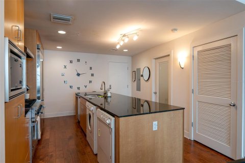Condo in Tampa, Florida, 2 bedrooms  № 1879526 - photo 9