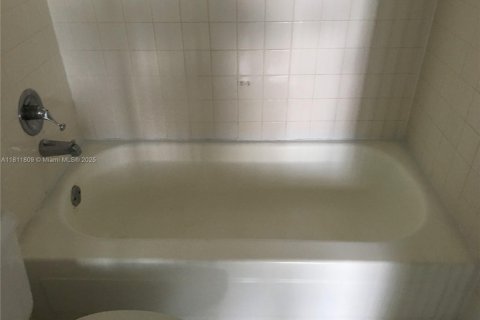 Copropriété à vendre à Miami, Floride: 2 chambres, 84.91 m2 № 1940339 - photo 8