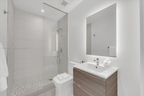 Condominio en venta en Miami, Florida, 1 dormitorio, 53.88 m2 № 2356770 - foto 14