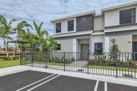Townhouse in Florida City, Florida 3 bedrooms, 133.13 sq.m. № 1811395 - photo 1