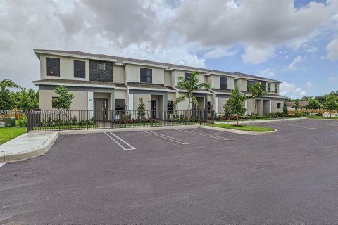Townhouse in Florida City, Florida 3 bedrooms, 133.13 sq.m. № 1811395 - photo 2