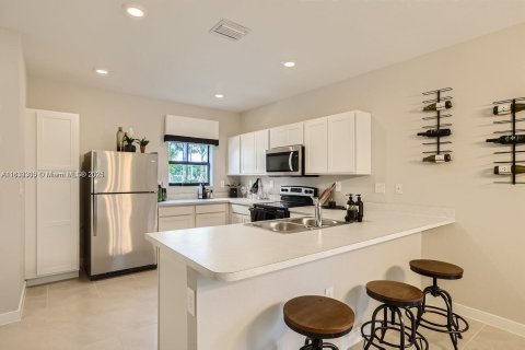 Townhouse in Florida City, Florida 3 bedrooms, 133.13 sq.m. № 1811395 - photo 5