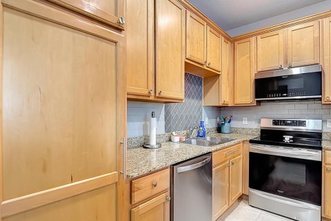 Townhouse in Brandon, Florida 4 bedrooms, 187.94 sq.m. № 2155930 - photo 21