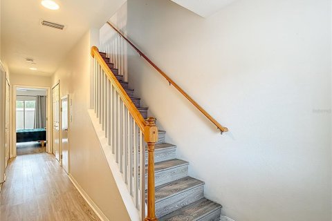 Townhouse in Brandon, Florida 4 bedrooms, 187.94 sq.m. № 2155930 - photo 4