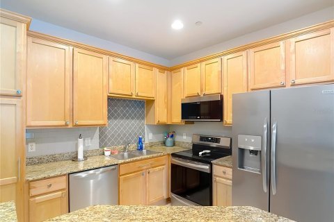 Townhouse in Brandon, Florida 4 bedrooms, 187.94 sq.m. № 2155930 - photo 24