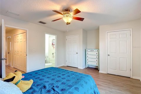 Townhouse in Brandon, Florida 4 bedrooms, 187.94 sq.m. № 2155930 - photo 2