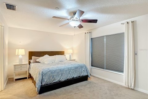 Townhouse in Brandon, Florida 4 bedrooms, 187.94 sq.m. № 2155930 - photo 12