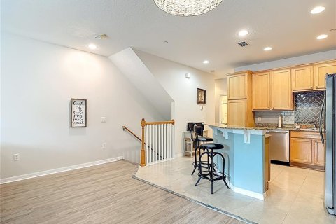 Townhouse in Brandon, Florida 4 bedrooms, 187.94 sq.m. № 2155930 - photo 27
