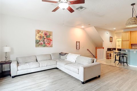 Townhouse in Brandon, Florida 4 bedrooms, 187.94 sq.m. № 2155930 - photo 9