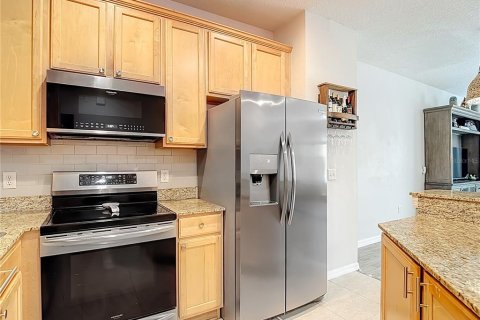 Townhouse in Brandon, Florida 4 bedrooms, 187.94 sq.m. № 2155930 - photo 25