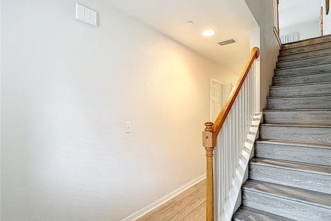 Townhouse in Brandon, Florida 4 bedrooms, 187.94 sq.m. № 2155930 - photo 19