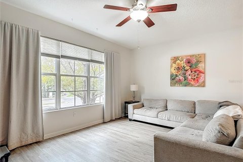Townhouse in Brandon, Florida 4 bedrooms, 187.94 sq.m. № 2155930 - photo 8